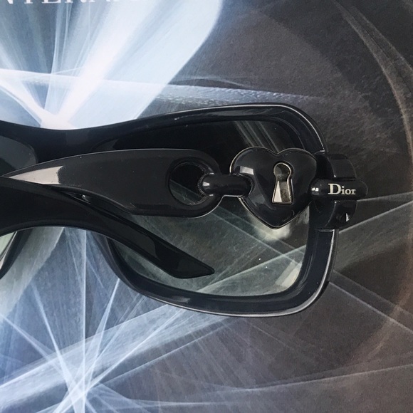 💙 DIOR lock sunglasses 🔒 *SOLD* - Picture 3 of 3