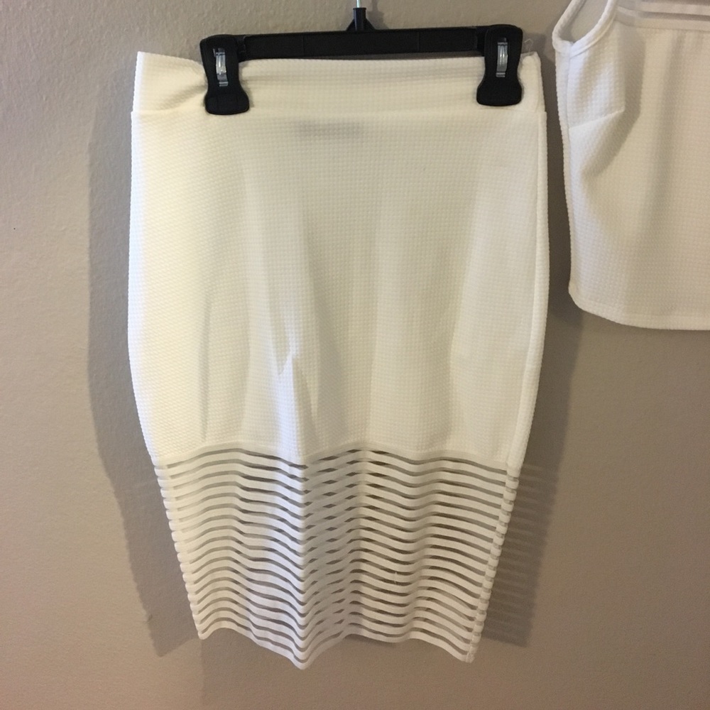 Two piece set - Picture 4 of 4