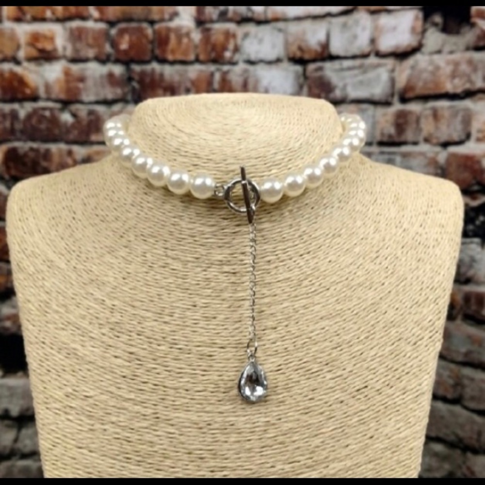 🎀 NWOT SOPHISTICATED PEARL CHOKER