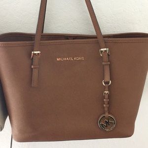 Michael kors purse jet set