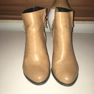 Super cute heeled booties! Dolce by Mojo Moxy