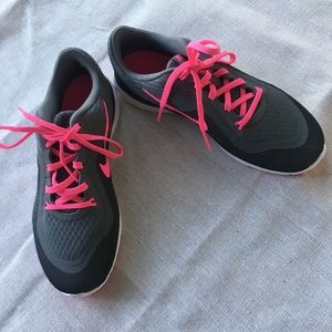 Brand New Nikes - Size 6