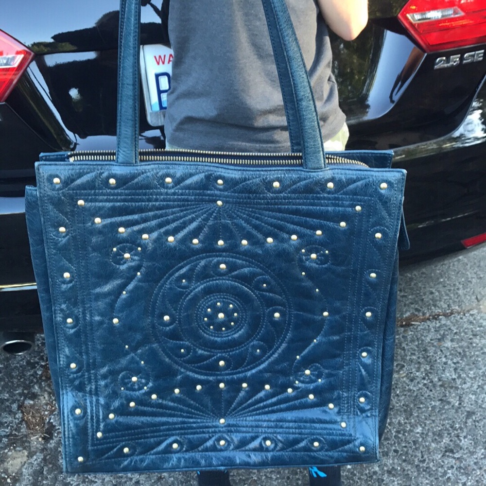 Cute navy blue Hobo brand purse