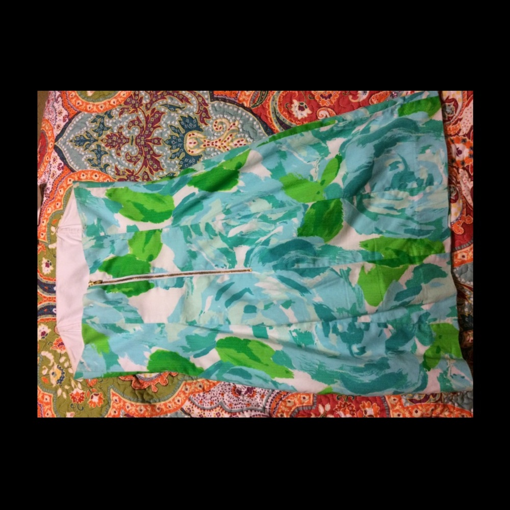 Lilly Pulitzer - Picture 2 of 2
