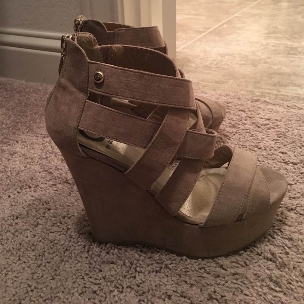 Guess Nude Wedges size 9M