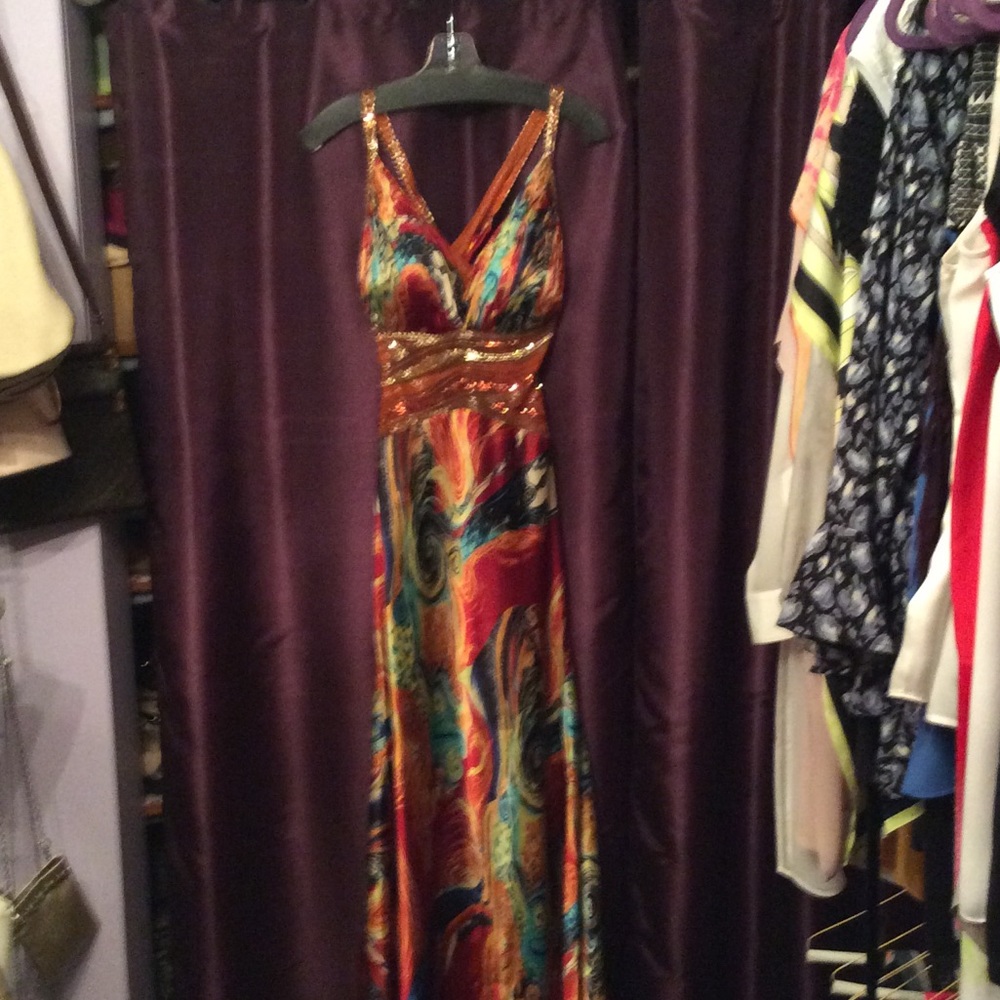 Multicolor beaded gown - Picture 7 of 8