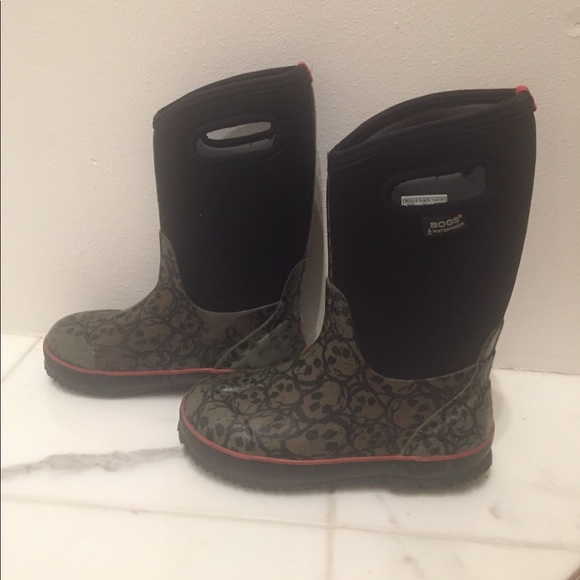 69% off Bogs Other - Bogs Kids Snow Boot Youth, sz3. from