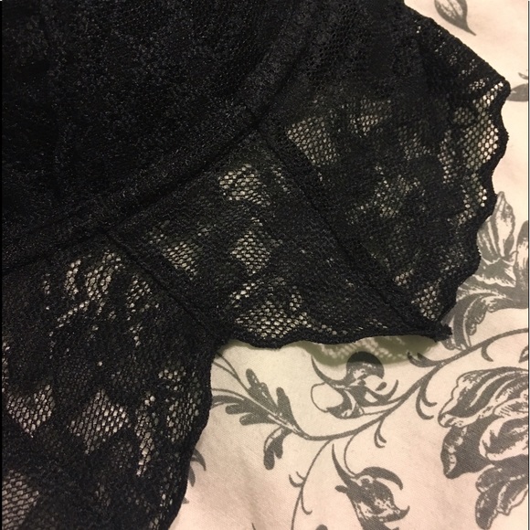 Victoria's Secret Laced Black Push Up Bralette NWT - Picture 3 of 4