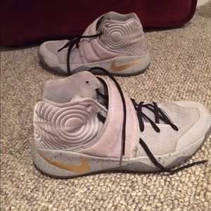 Kyrie 2