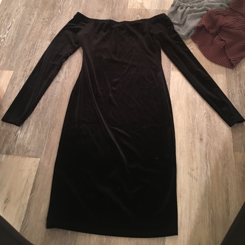 Small-black velvet bodycon off the shoulder dress