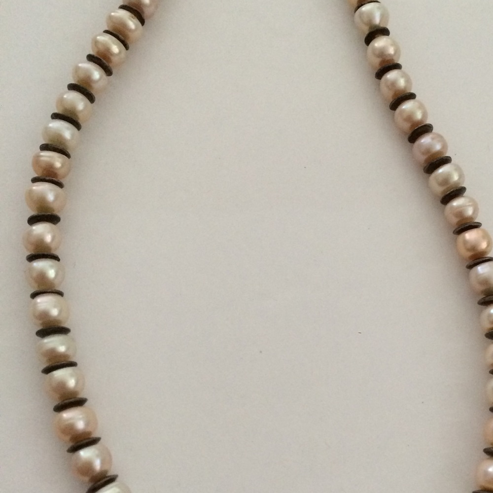 Freshwater Pearl Necklace. 16"