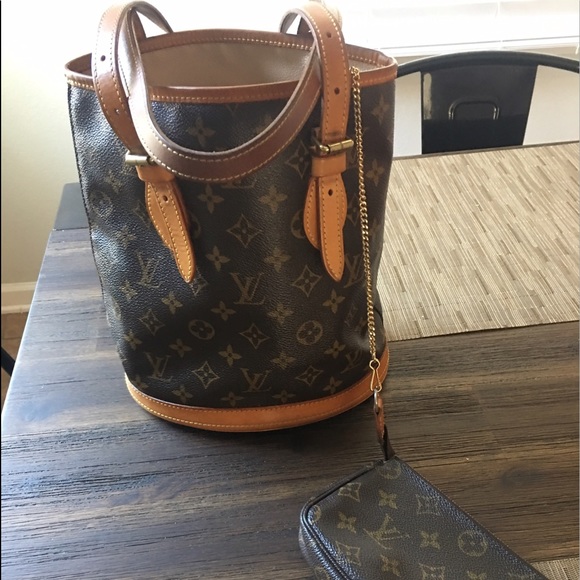 *SOLD* LOUIS VUITTON PM BUCKET BAG - Picture 1 of 8