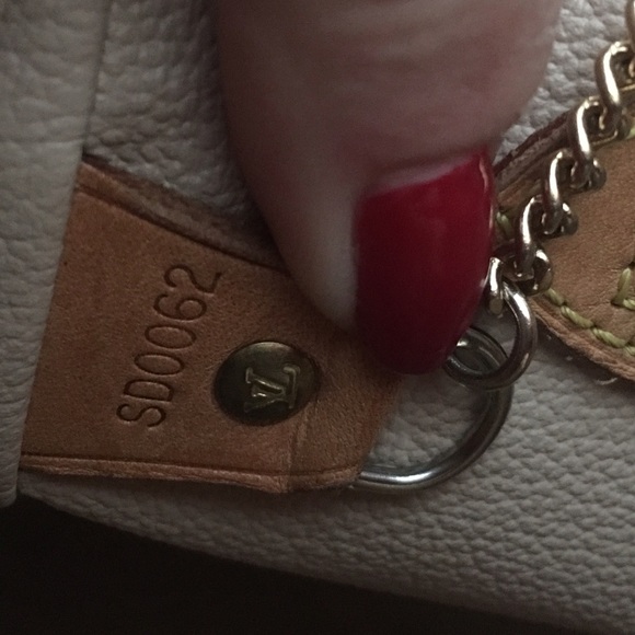 *SOLD* LOUIS VUITTON PM BUCKET BAG - Picture 4 of 8