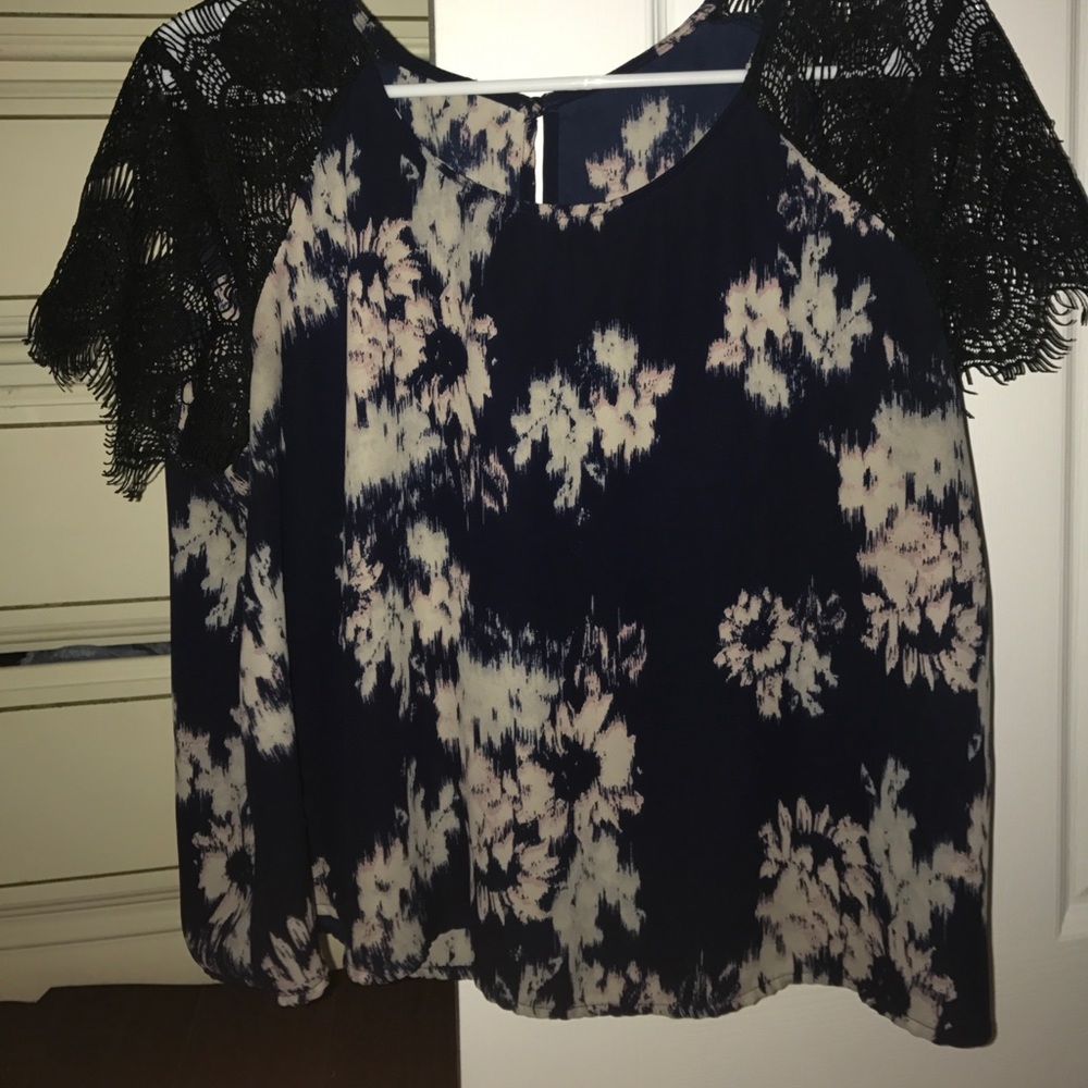 Flowy flower pattern shirt