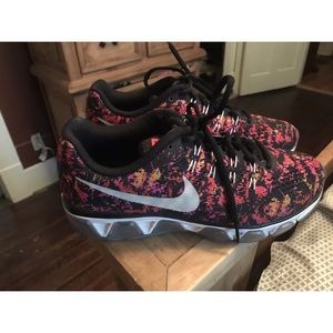 Nike tailwinds size 9