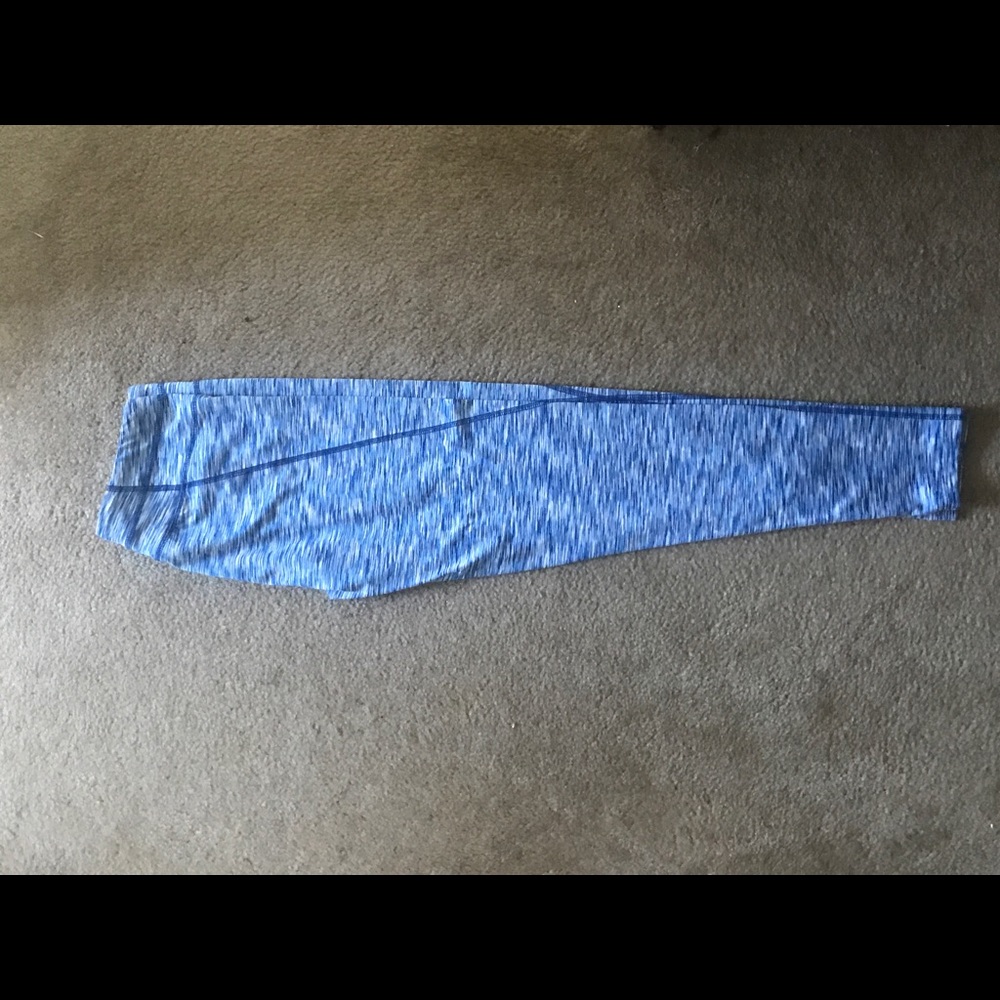 Blue cropped workout leggings