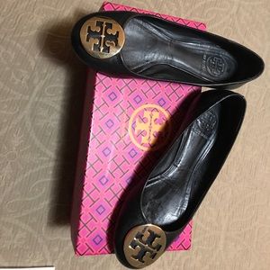 Tory burch black flat shoes size 6