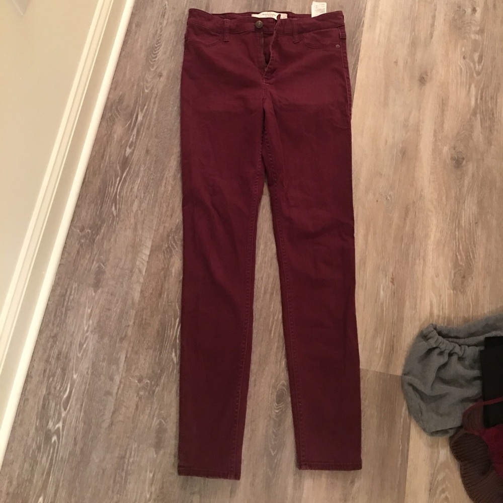 A&F Very lightly worn maroon high waisted JEGGINGS