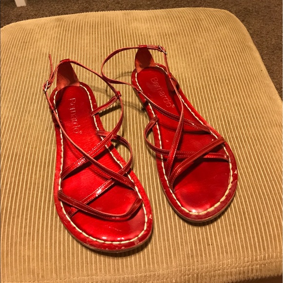 Bernardo Shoes - Bernardo red sandle size 8M.
