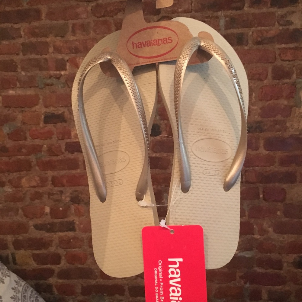 NWT Havaianas gold 35-36