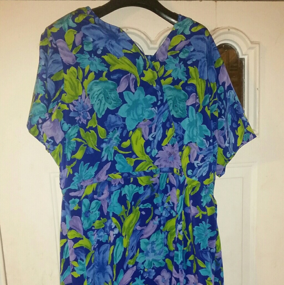 WOMEN'S PLUS SIZE 18 FLORAL SCOOP NECK MULTI COLOR