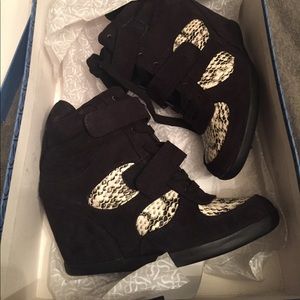 Vera wang sneaker wedge