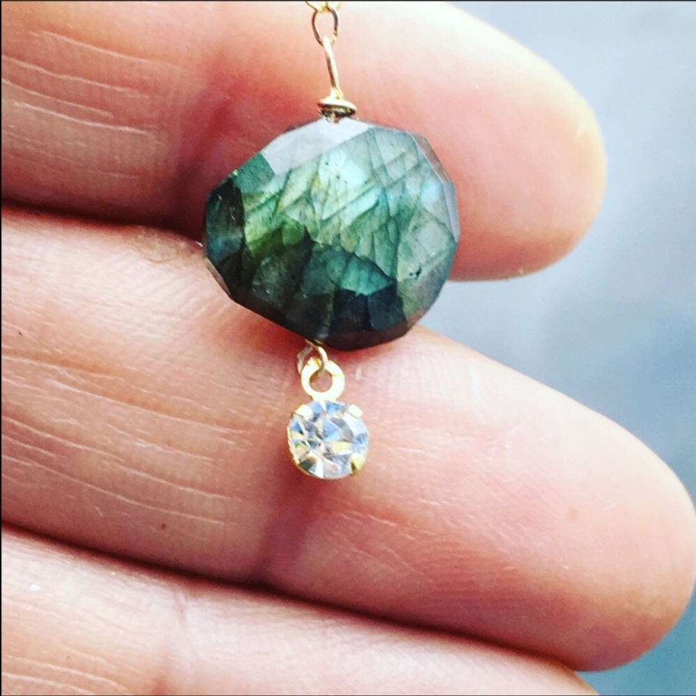 Labradorite necklace in 14 karat gold fill chain - Picture 5 of 5