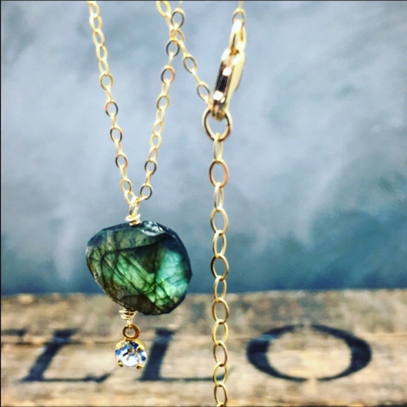 Labradorite necklace in 14 karat gold fill chain - Picture 2 of 5