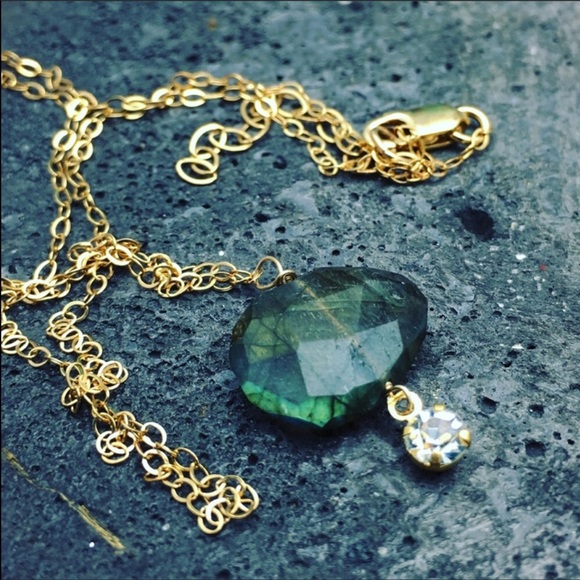 Labradorite necklace in 14 karat gold fill chain - Picture 3 of 5