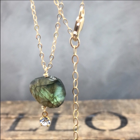 Labradorite necklace in 14 karat gold fill chain - Picture 4 of 5