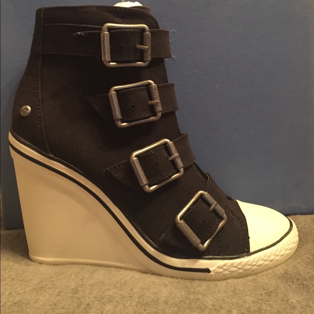 Vera wang sneaker wedge