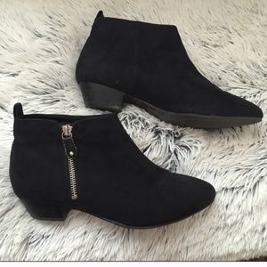 Black size 7 booties