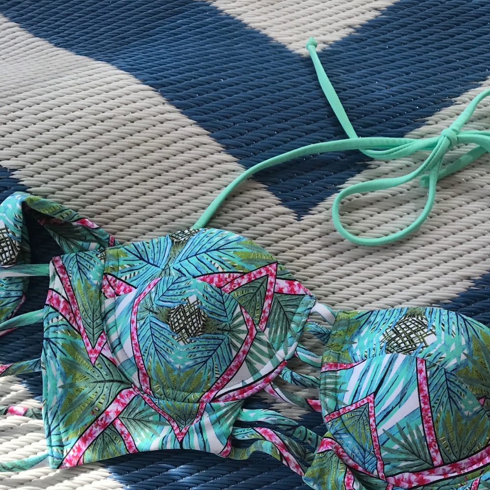 Malai Swimsuit - Picture 4 of 4