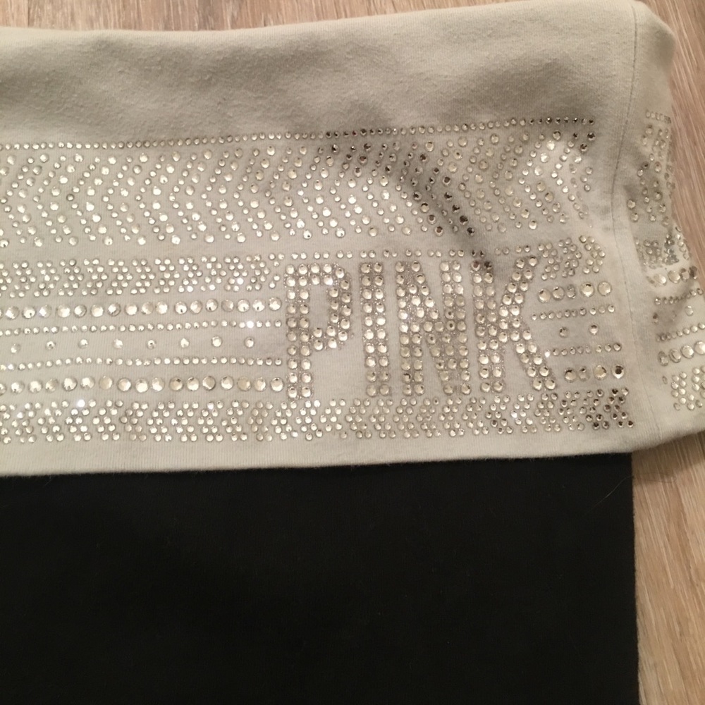 VS PINK limited edition cropped yoga pants!