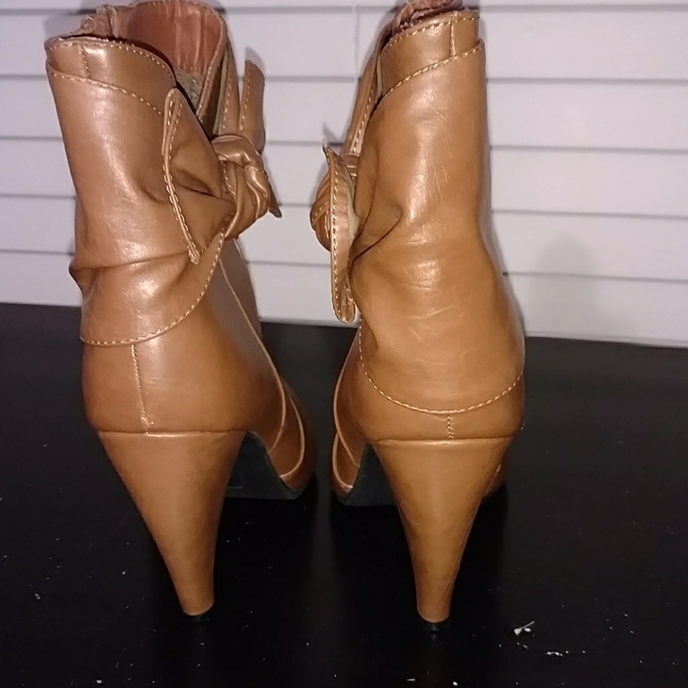 Heels - Picture 3 of 4