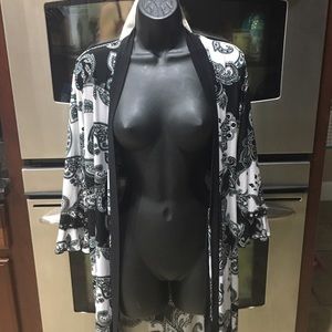 Linea Donatella paisley black and white robe