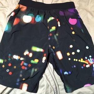 Lululemon Men's bokeh shorts 7"