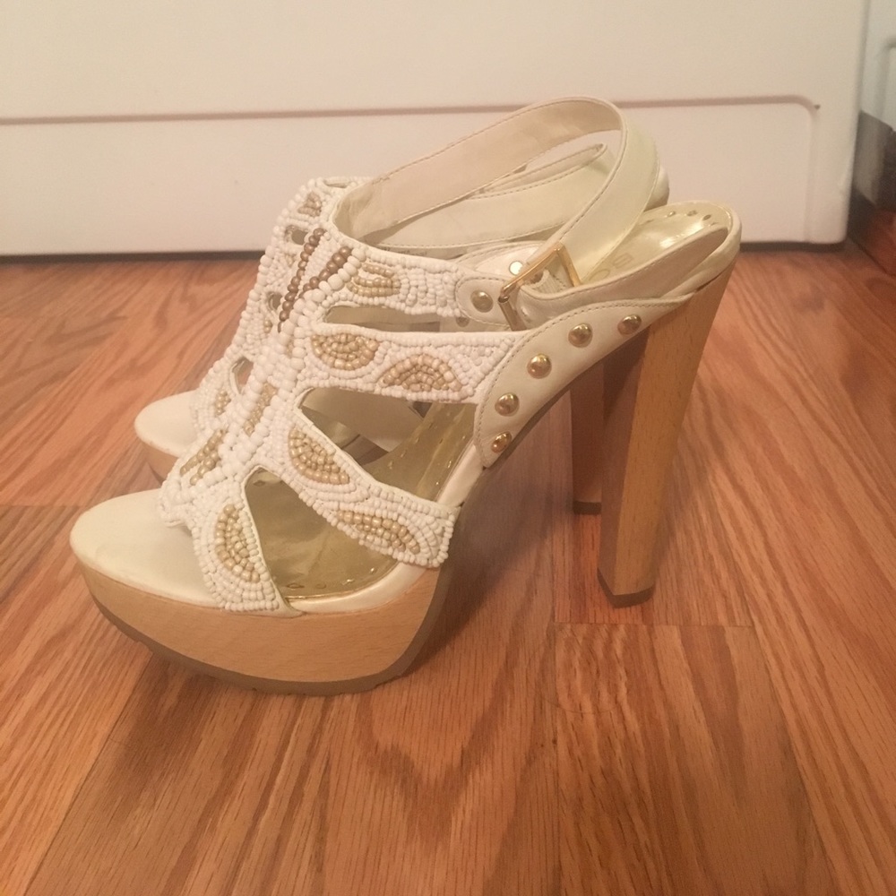 BCBG size 7 Beaded Heels