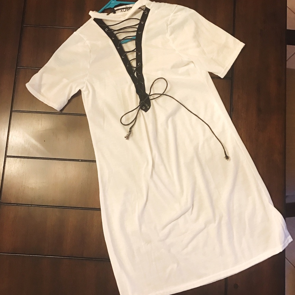 White lace up tee shirt dress