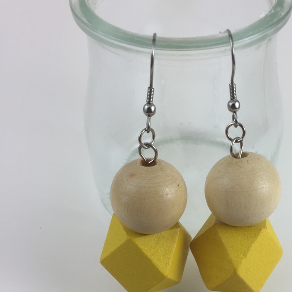 Drop earrings with beads & velvet tassel Yellow - Picture 3 of 7