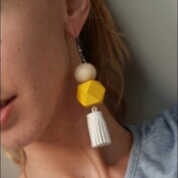 Drop earrings with beads & velvet tassel Yellow - Picture 5 of 7