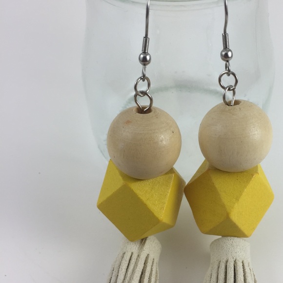 Drop earrings with beads & velvet tassel Yellow - Picture 2 of 7