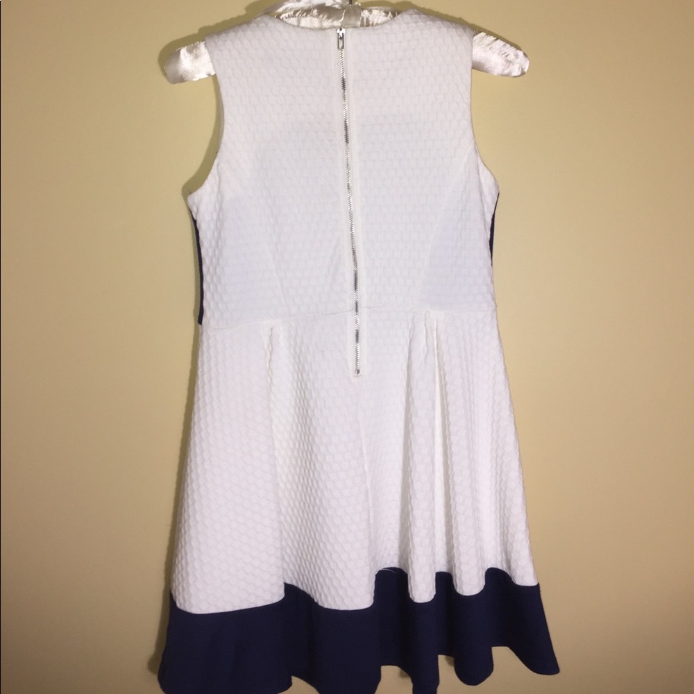 WHITE DRESS - Picture 3 of 4