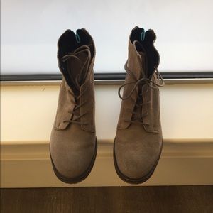 Steve Madden Taupe/Gray booties