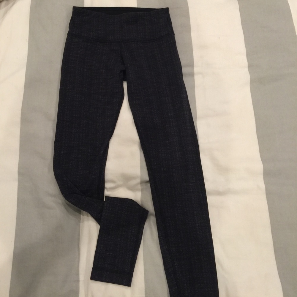 Lululemon black legging size 4