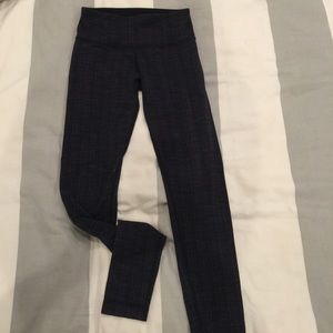 Lululemon black legging size 4