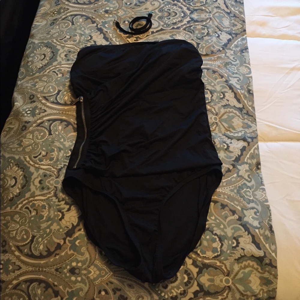 Michael Kors black classic one-pics worn once!!!