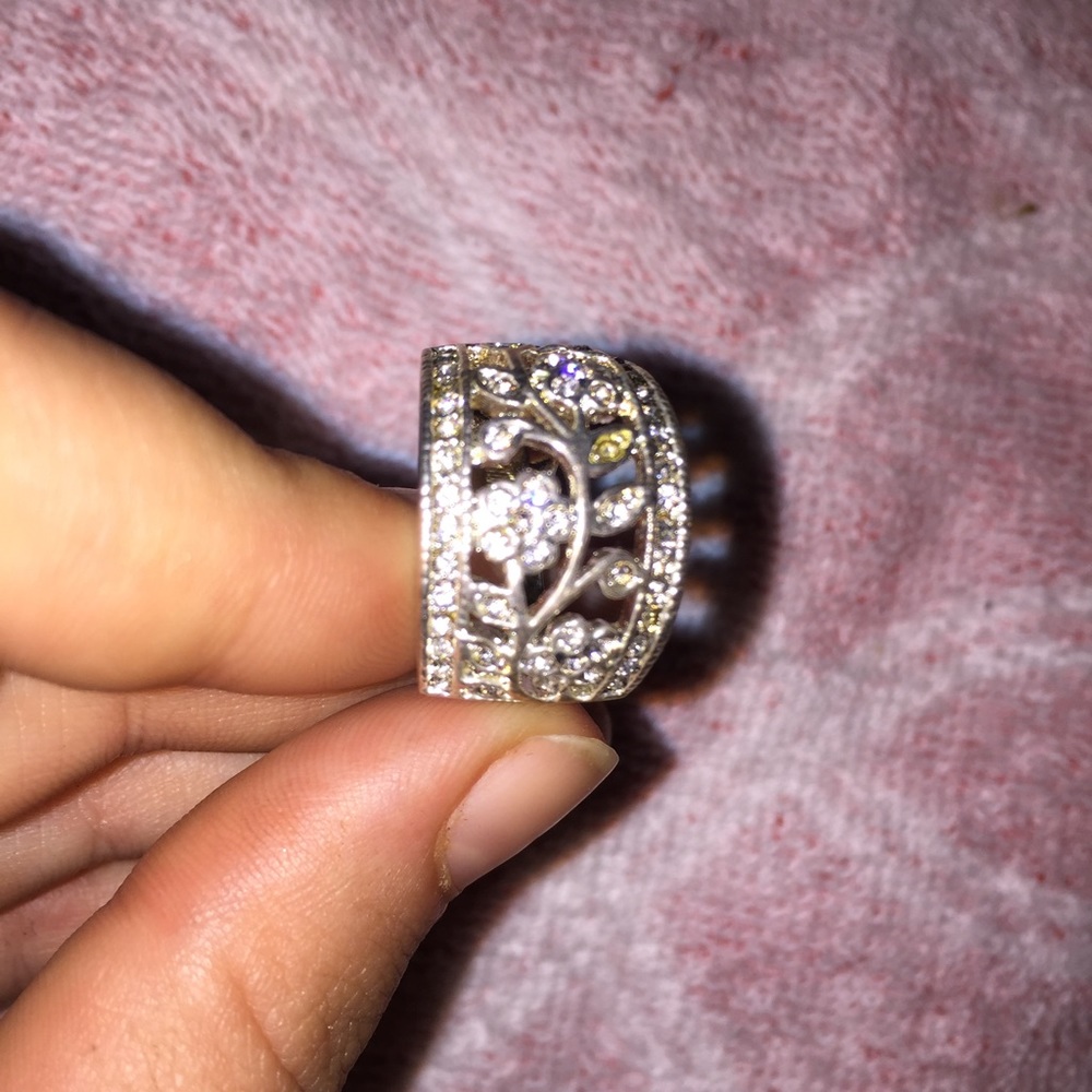 Floral Rhinestone Ring - Picture 2 of 3