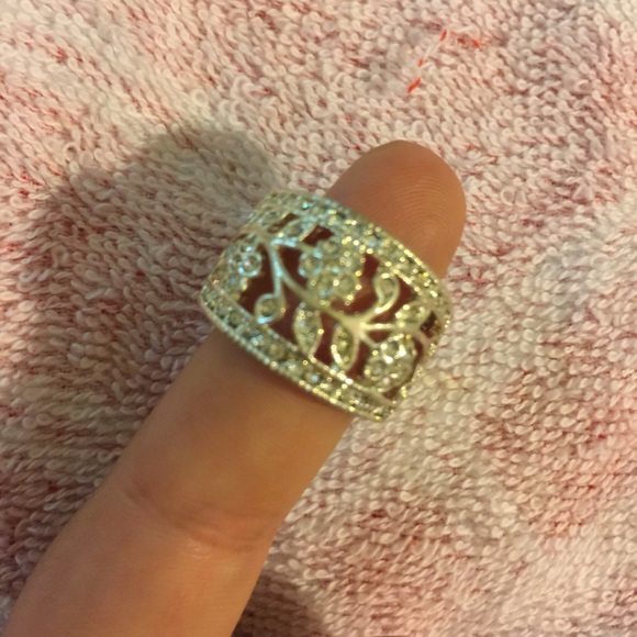 Floral Rhinestone Ring - Picture 3 of 3