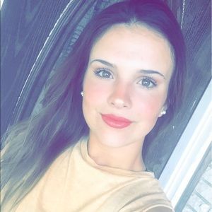 Meet your Posher, Caitlin